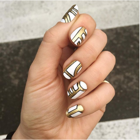 Дизайн ногтей белый с золотом - идеальный баланс между минимализмом и смелостью